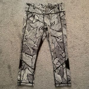 Flower patterned cropped leggings!